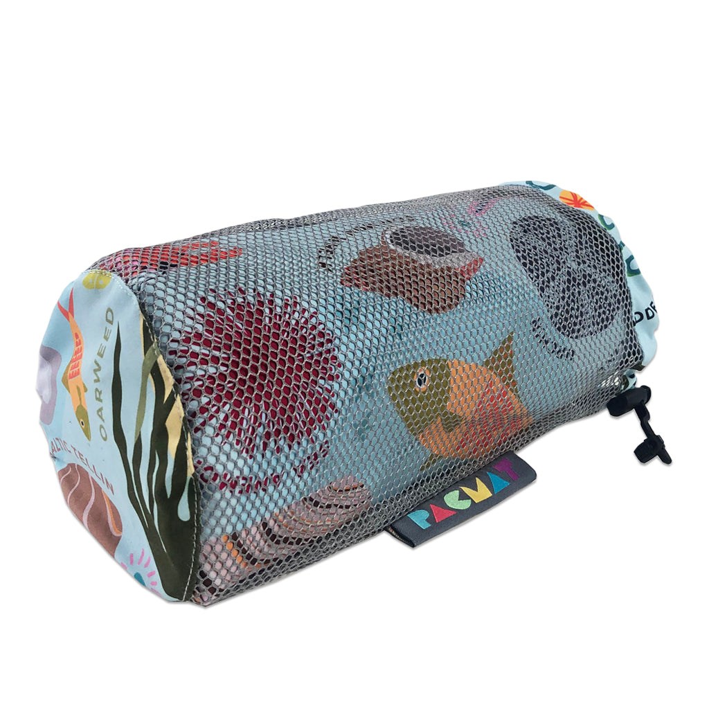 Beach scavenger hunt picnic mat